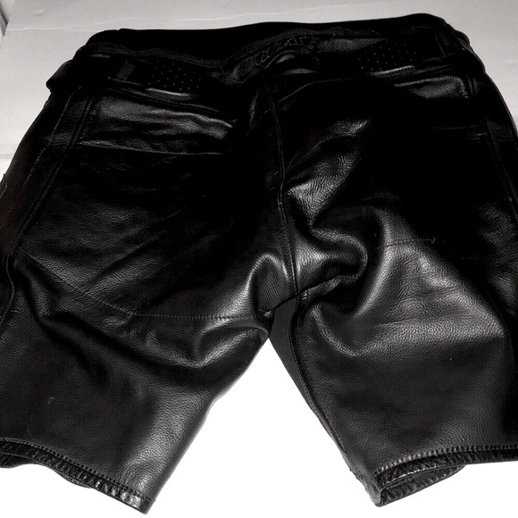 Men’s EUC DAINESE Black Moto Biker Leather Shorts Sz 56 - Picture 10 of 14